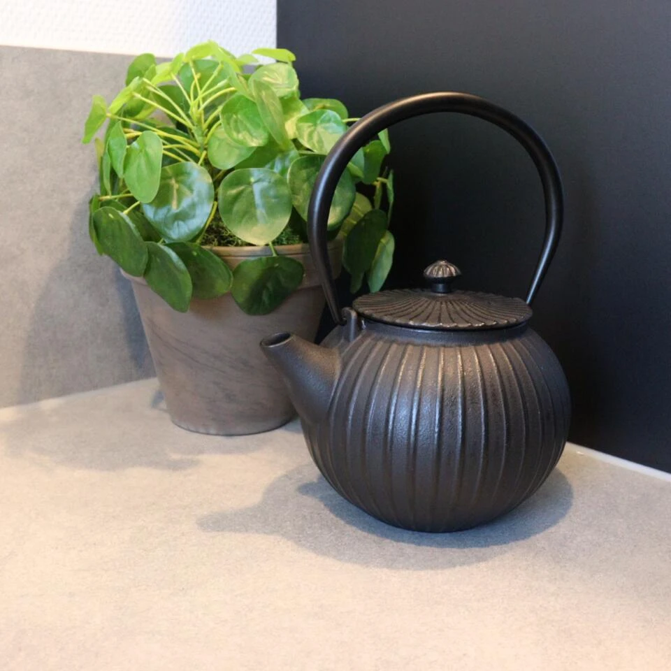 Orange85 Gietijzeren Theepot Aziatisch 1.2L Bol Streeppatroon Zwart Gietijzer 4 Orange85 Gietijzeren Theepot Aziatisch 1.2L Bol Streeppatroon Zwart Gietijzer - Afbeelding 4