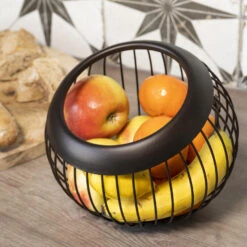 QUVIO Ronde Fruitschaal Metaal - Zwart Met Een Bruine Gloed -Tafel Benodigdheden Winkel 1000071573 0103