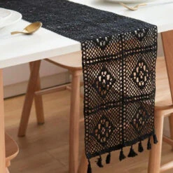 QUVIO Tafelloper Gehaakt Met Fransjes - 300 X 24 Cm - Katoen - Zwart 7 QUVIO Tafelloper Gehaakt Met Fransjes - 300 X 24 Cm - Katoen - Zwart -Tafel Benodigdheden Winkel 1000071606 0103